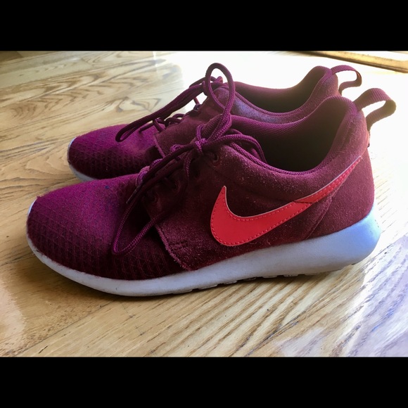all maroon roshe runs